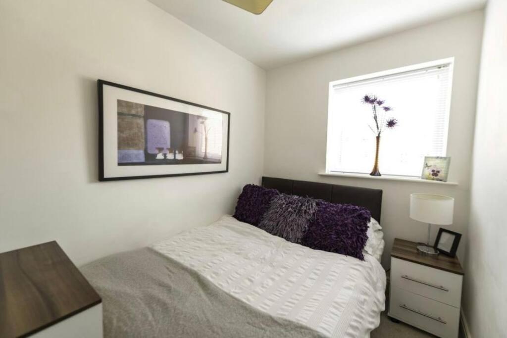 City Centre 2 Bed Apartment Честър Екстериор снимка