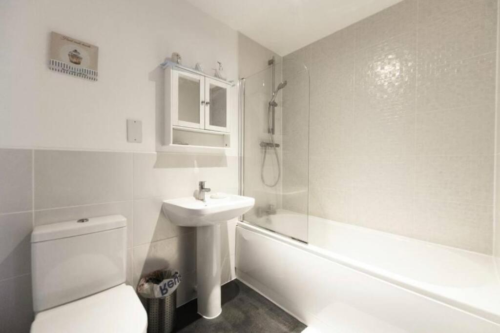 City Centre 2 Bed Apartment Честър Екстериор снимка